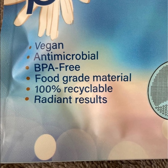 Truly Clear Cleansing Pads - Picture 3 of 3